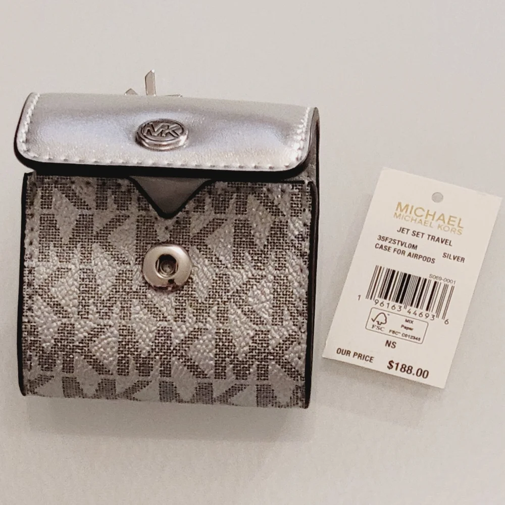 NWT Michael Kors MK Jet Set Travel Airpod Earpod Case Coinpurse Keychain Silver - Picture 5 of 8